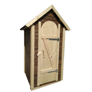 Туалет деревянный на дачу с двускатной крышей 